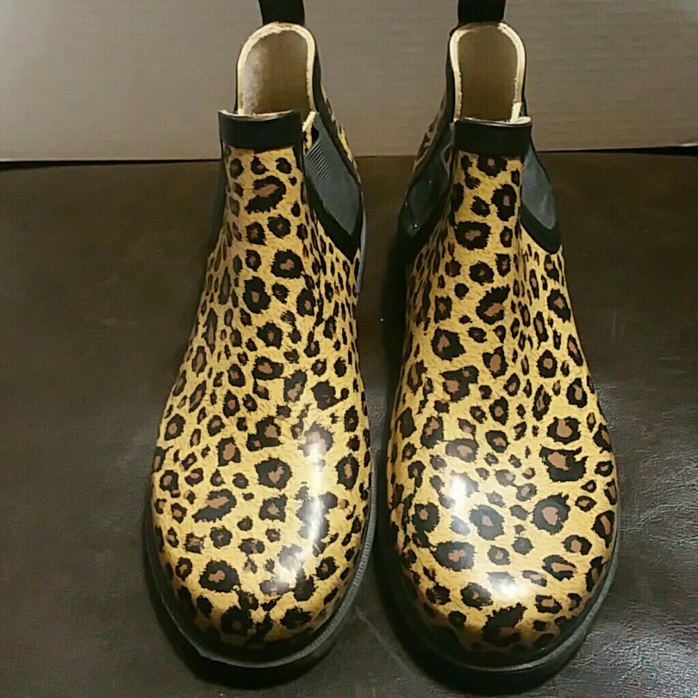 WOMEN'S CHEETAH ANKLE RAIN BOOTS SZ.6